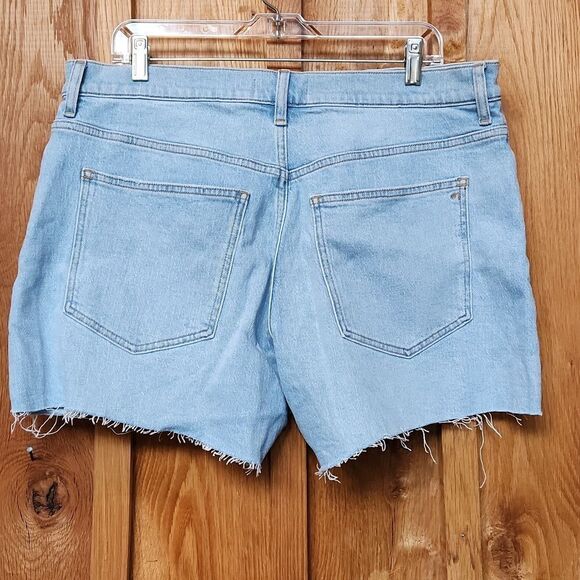 Madewell Perfect High Rise Midi Jean Shorts, Size 32, Light Blue Denim Raw Hem - Picture 2 of 10